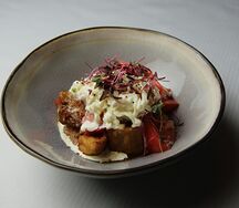 Жареный баклажан с сыром страчателла