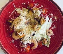 Салат Цезарь с креветками