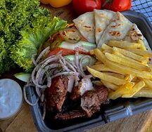 Открытые сувлаки со свининой