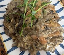 Куриная грудка с грибами