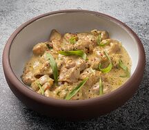 Чкмерули с курицей и аджикой