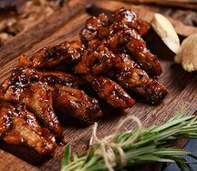 Крылышки BBQ с мёдом, имбирём и розмарином