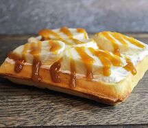 Вафля Крем-чиз с бананом и карамелью