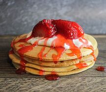 Панкейки-блинчики Крем-чиз с клубникой
