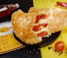 Чебурек с охотничьими колбасками