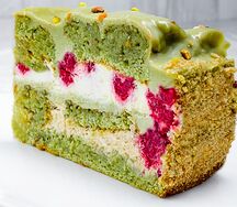 Торт фисташковый с малиной