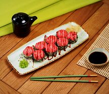 Запеченный ролл с курицей терияки