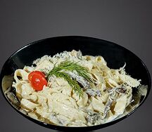Паста феттуччине с говядиной и шампиньонами