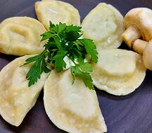 Вареники с курицей и грибами