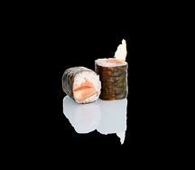 Классический ролл с копченым лососем