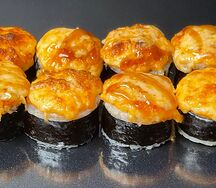 Якудза с угрем и соусом пармезан