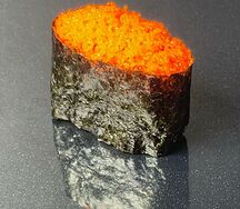 Гункан с икрой масаго