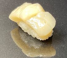 Суши с гребешком