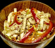 Вок с пшеничной лапшой удон и курицей