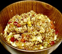 Тяхан с курицей, овощами и яйцом