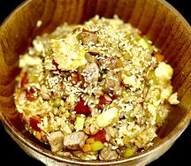 Тяхан со свининой, овощами и яйцом