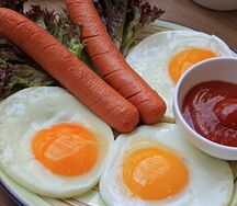 Глазунья с сосисками