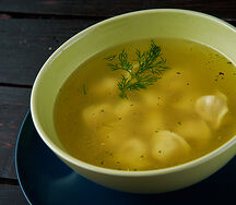 Пельмени с бульоном