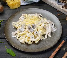 Паста с курицей и грибами