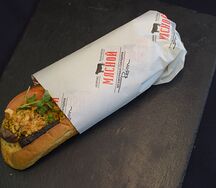 Хот-дог с брискетом и рубленой мраморной говядиной