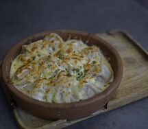 Пельмени запеченные в кеци со сливочным деми-глясс