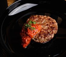 Большой бифштекс с соусом BBQ