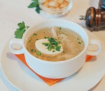 Куриный бульон с лапшой