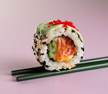 Токио с лососем