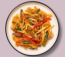 Wok с говядиной в соусе пад тай