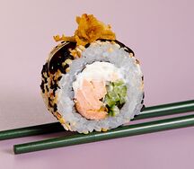 Ролл с лососем