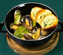 Мидии Том ям