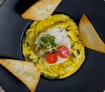 Курица Карри с лепешками тортилья и рисом
