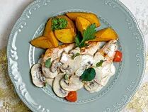 Куриное филе в сливочно-грибном соусе