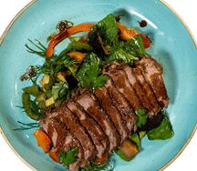 Стейк-салат с запеченными овощами