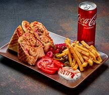 Арабская шаурма на тарелке