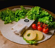 Курочка с ананасом и моцареллой