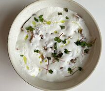 Гречневая каша с цыпленком и пармезановым муссом