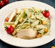 Салат Цезарь с курицей