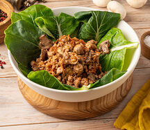 Теплый салат с индейкой, шампиньонами и капустой пак-чой