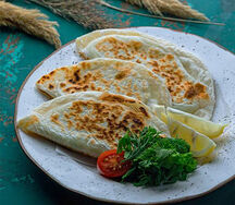 Кутабы с яйцом и зеленью