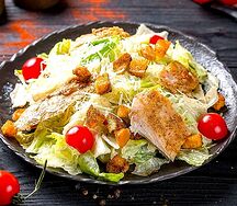 Салат Цезарь с курицей