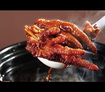 21. Тушеные куриные крылышки и когти 