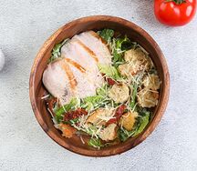 Салат Цезарь с куриной грудкой