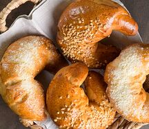 Рогалик с вареной сгущенкой