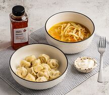 Куриные пельмени с домашней лапшой, сметаной и напитком