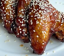 Куриные крылышки с соусом