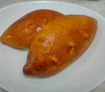 Пирожок с варёным яйцом и зелёным луком