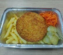 Куриная котлета с картофелем и овощами