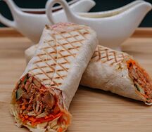 Шаурма маленькая куриная, приготовленная на углях