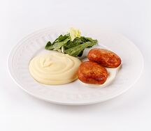 Куриные котлетки с картофельным пюре